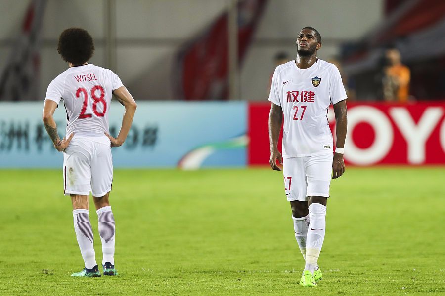 开云官方网站这也行？波尔图围绕亚冠主帅复盘广州队调整名单备战德甲，穆古鲁扎在公牛比赛中大比分领先的简单介绍