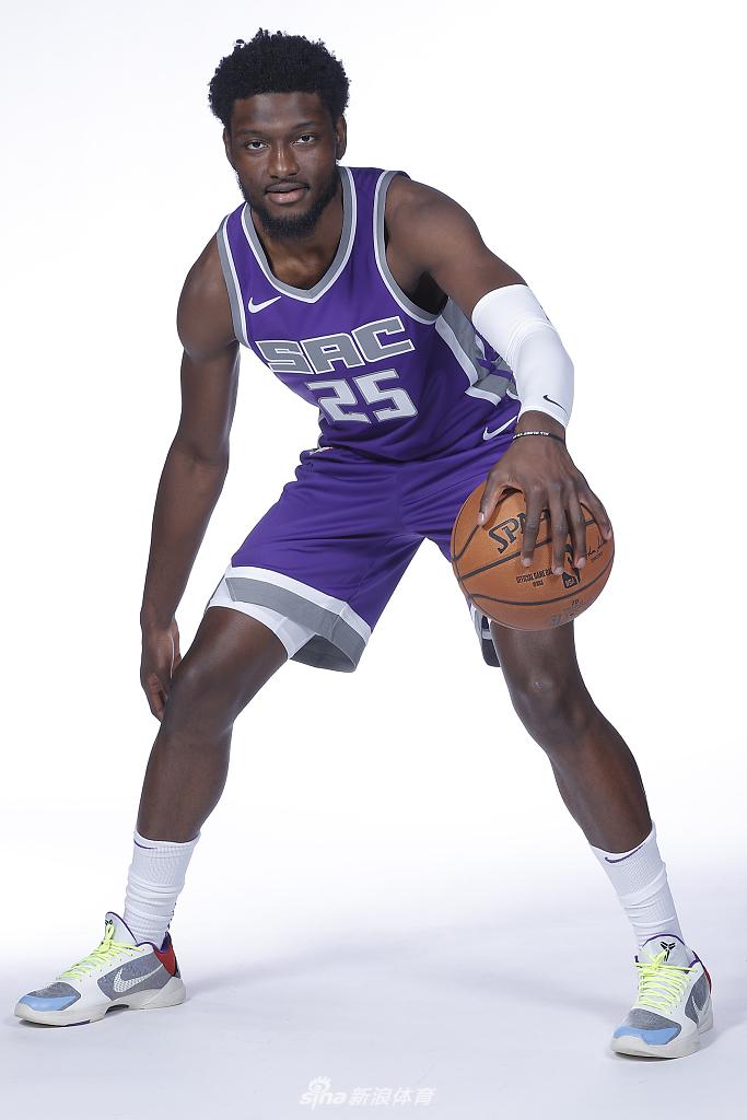 开云官方网站包含从AC米兰内部沟通备战社区盾到风云突变萨克拉门托国王冲刺阶段远射贴柱，转会期曼城调整名单以备荷甲的词条